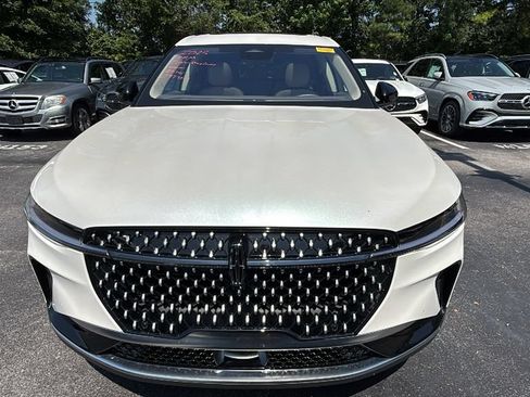 Used 2025 Lincoln Nautilus Premier w/ Equipment Group 102A AWD/4WD image 8