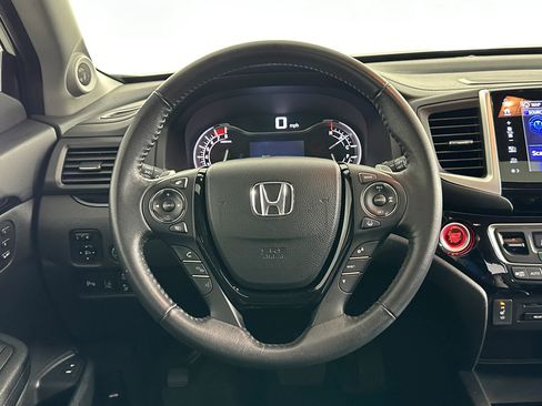 Used 2017 Honda Pilot Touring image 23
