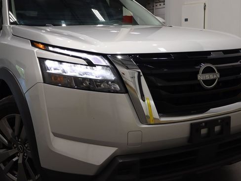 Used 2024 Nissan Pathfinder SV image 48