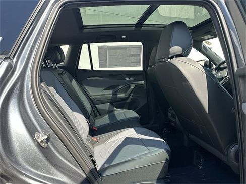 New 2025 Volkswagen Tiguan SE R-Line image 21