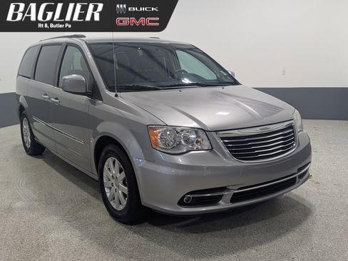 Used 2016 Chrysler Town & Country Touring w/ Driver Convenience Group FWD image 1