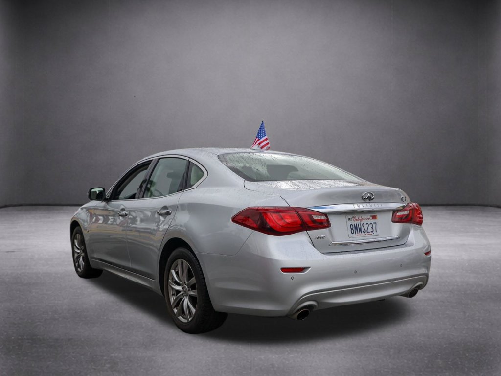 Used 2019 INFINITI Q70 Luxe AWD/4WD image 7