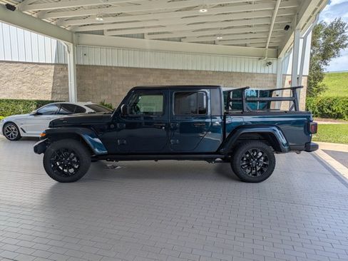 Used 2025 Jeep Gladiator Sport AWD/4WD image 8