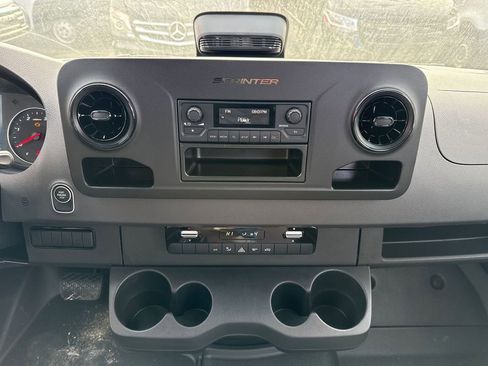 Used 2025 Mercedes-Benz Sprinter 2500 image 21