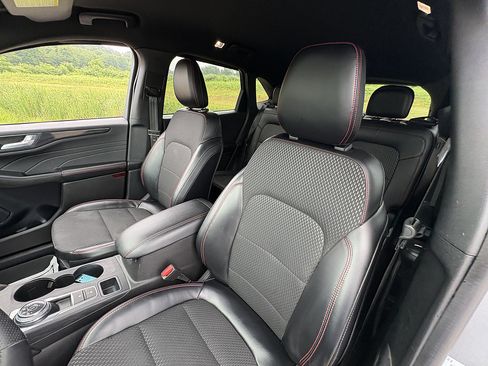 Used 2024 Ford Escape ST-Line w/ Tech Pack #1 FWD image 32