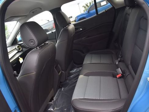 New 2026 Chevrolet Trax LT w/ LT Convenience Package FWD image 18