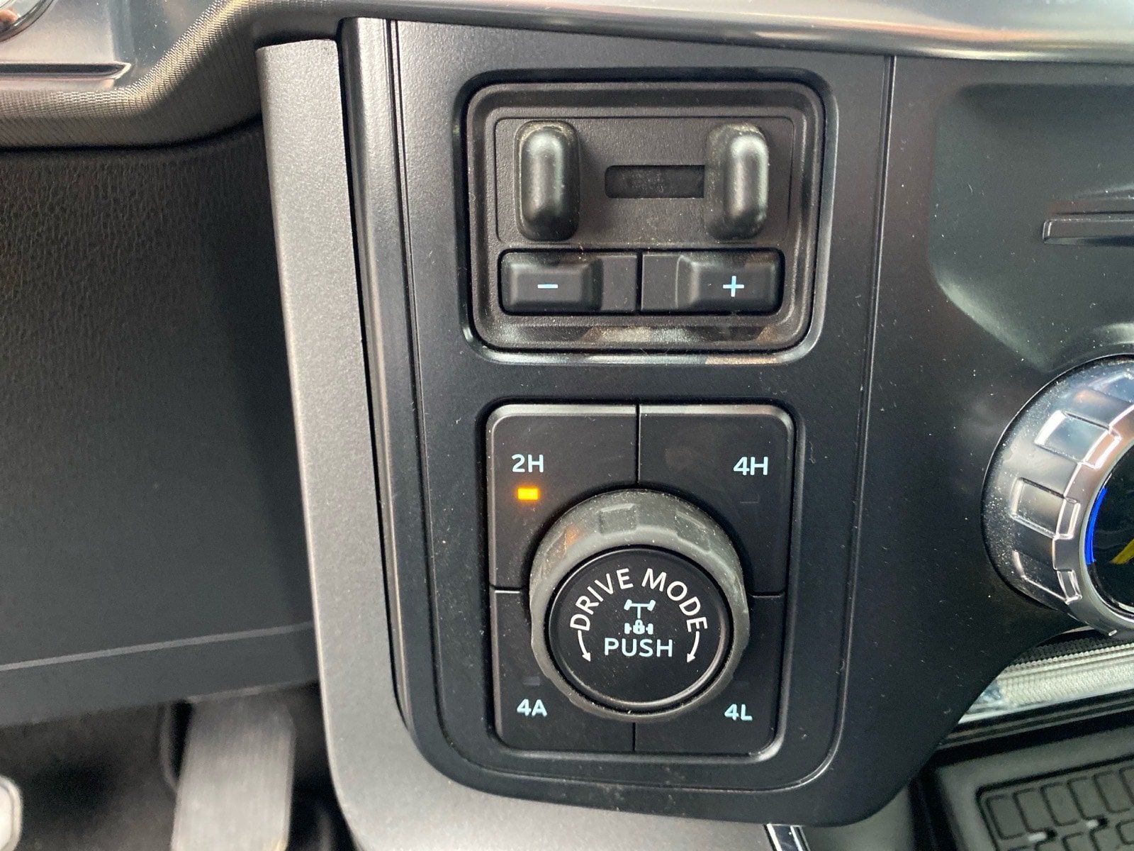 Used 2025 Ford F150 Lariat w/ Equipment Group 502A High AWD/4WD image 15