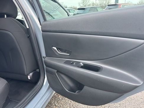 Used 2021 Hyundai Elantra Blue image 13