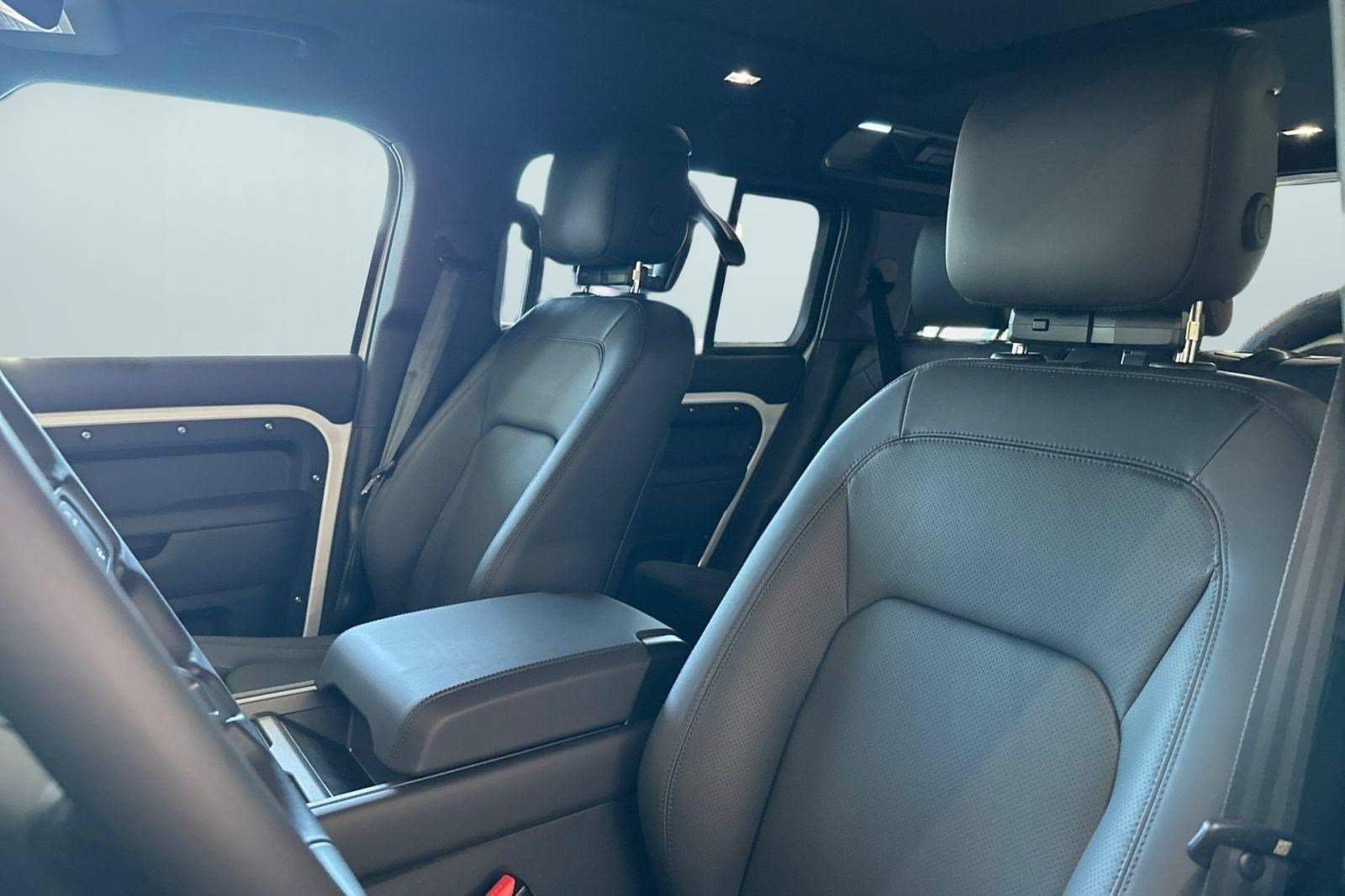 New 2026 Land Rover Defender 110 X-Dynamic SE AWD/4WD image 28
