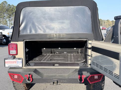 Used 2017 Jeep Wrangler Unlimited Rubicon w/ Dual Top Group image 9