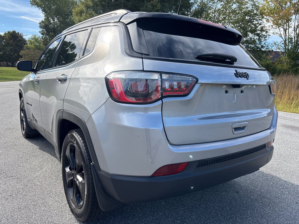 Used 2018 Jeep Compass Latitude w/ Popular Equipment Group FWD image 3