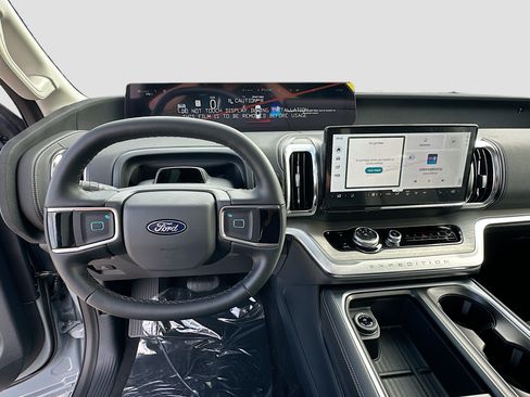 New 2026 Ford Expedition Platinum w/ Driver's Package AWD/4WD image 7