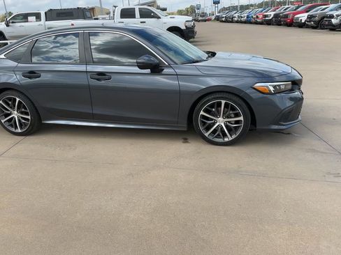 Used 2023 Honda Civic Touring image 2