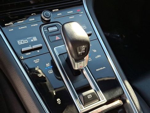 Used 2018 Porsche Panamera 4 image 19