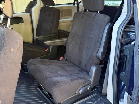 Used 2012 Dodge Grand Caravan SE image 12