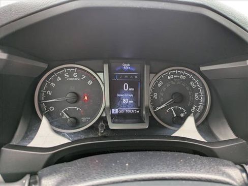 Used 2018 Toyota Tacoma SR5 AWD/4WD image 11
