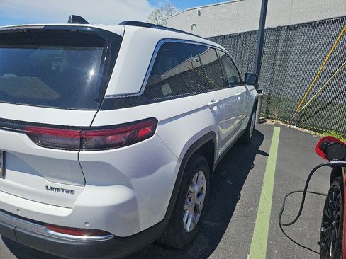 Used 2022 Jeep Grand Cherokee Limited AWD/4WD image 5