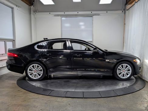 Used 2017 Jaguar XF Premium AWD/4WD image 10