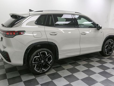 New 2026 Volkswagen Tiguan SEL R-Line AWD/4WD image 9