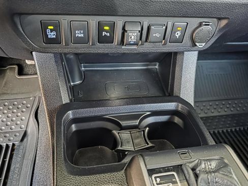 Used 2022 Toyota Tacoma TRD Sport w/ Technology Package RWD image 17