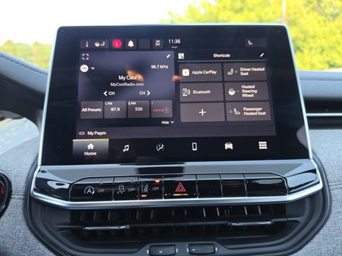 Used 2023 Jeep Compass Latitude w/ Sun and Sound Group AWD/4WD image 29