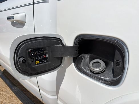 Used 2020 RAM 1500 Laramie AWD/4WD image 16