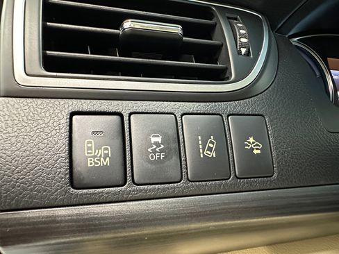 Used 2015 Toyota Camry XLE image 16