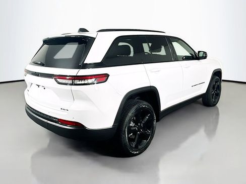 New 2025 Jeep Grand Cherokee Altitude image 7
