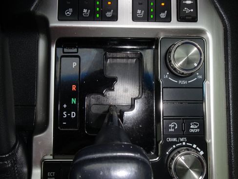 Used 2018 Toyota Land Cruiser image 19