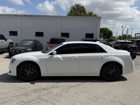 Used 2022 Chrysler 300 Touring L RWD image 8