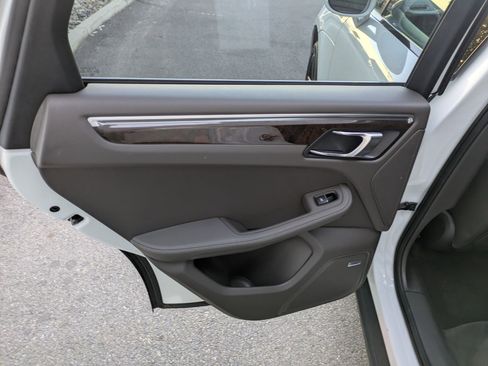 Used 2019 Porsche Macan S image 33