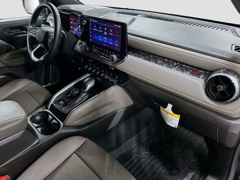 Used 2025 Chevrolet Colorado ZR2 w/ Technology Package image 30