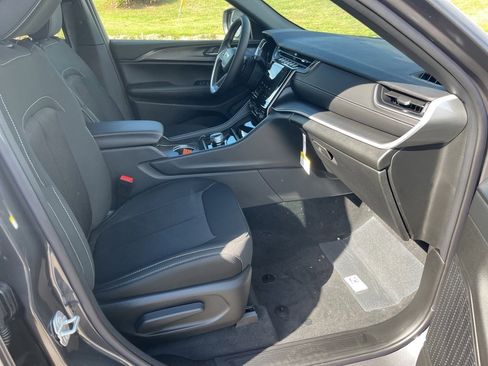 New 2025 Jeep Grand Cherokee Laredo X image 11