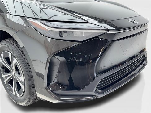 Used 2024 Toyota bZ4X XLE w/ Weather Package image 3