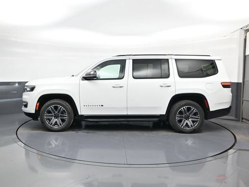 Used 2024 Jeep Wagoneer Series II w/ Flexible Seating Group RWD image 4