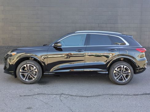 Certified 2025 Audi Q5 Premium Plus w/ Premium Plus image 9