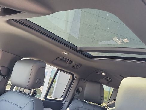 New 2026 Land Rover Defender 130 X-Dynamic SE image 27