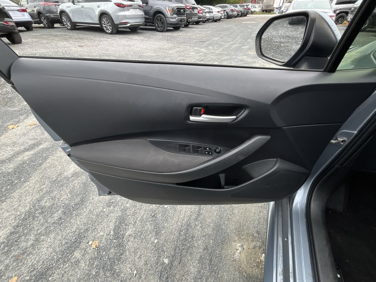 Used 2021 Toyota Corolla LE FWD image 3