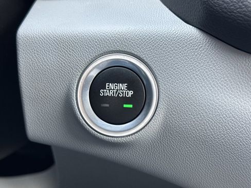 Used 2024 GMC Terrain SLE w/ Driver Convenience Package image 23