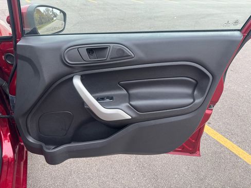 Used 2013 Ford Fiesta Titanium image 22