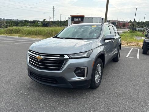 Used 2023 Chevrolet Traverse LT FWD image 5