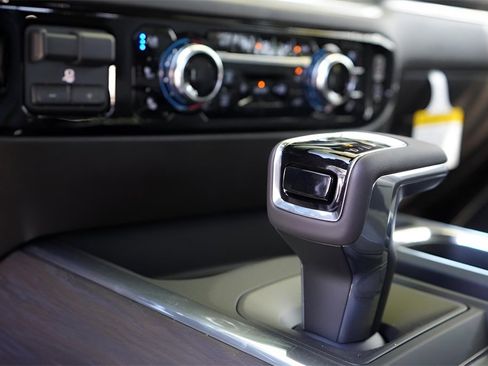 New 2026 GMC Sierra 1500 SLT image 16