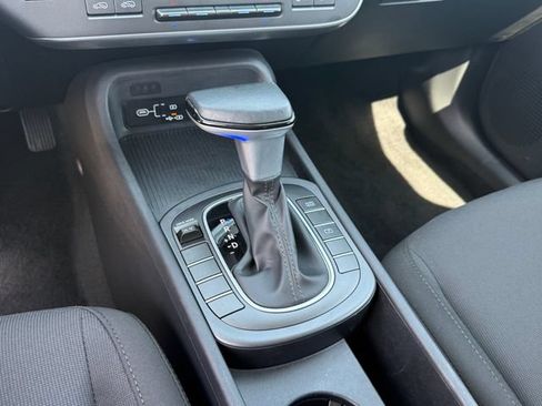 Used 2025 Hyundai Kona SEL FWD image 16