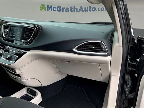 Used 2023 Chrysler Voyager LX FWD image 25