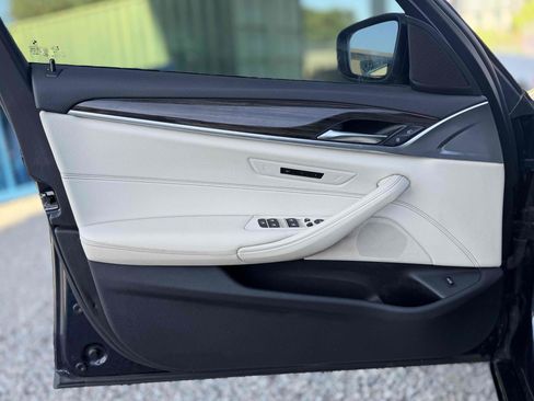 Used 2017 BMW 540i xDrive image 18