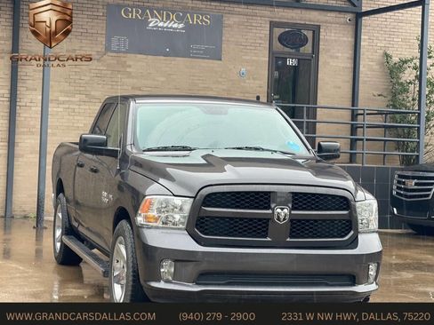 Used 2017 RAM 1500 Express RWD image 1