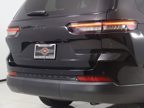 Used 2023 Jeep Grand Cherokee L Altitude image 41