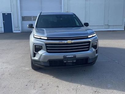 Used 2025 Chevrolet Traverse LT