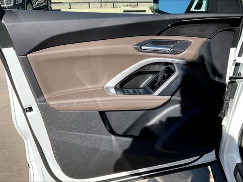 Used 2025 Audi Q5 Premium w/ Convenience Package image 21