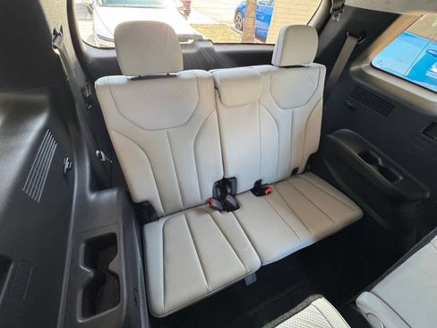 Used 2025 Hyundai Palisade SEL FWD image 32